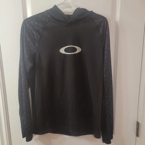 Oakley athletic shirt